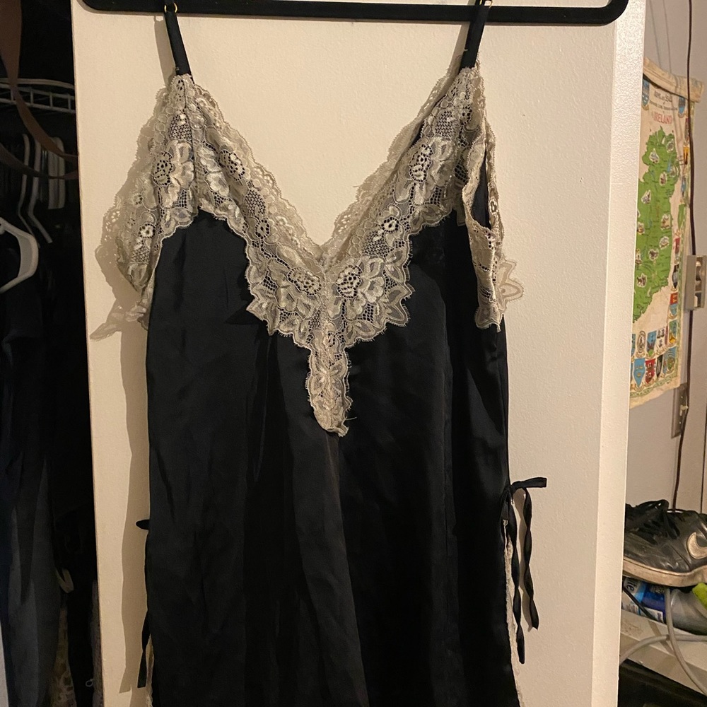 Black silk robe and nightgown set size medium